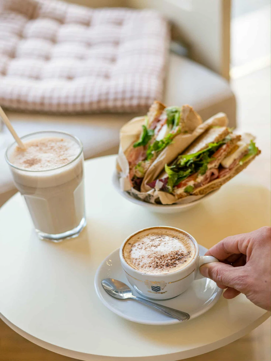 Formule lunch avec sandwich et café